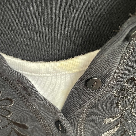 Croft & Barrow Black Floral Embroidered Tee size L - Picture 4 of 7